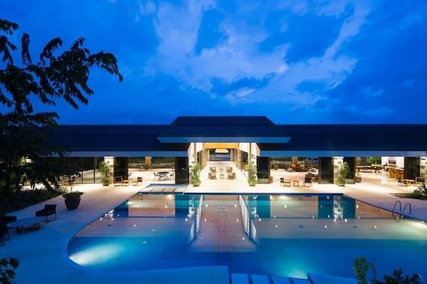 Les avantages et les inconvénients d'un hôtel avec piscine
